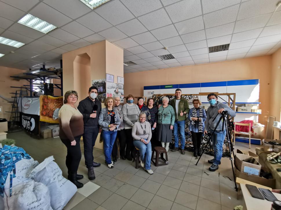 Antena 3, în direct de pe linia frontului | Bunicile războinice din Ucraina, sprijin pentru militarii care luptă cu separatiștii pro-ruşi: "Aici am copii, nepoţi, trebuie să-i apăr" 749835