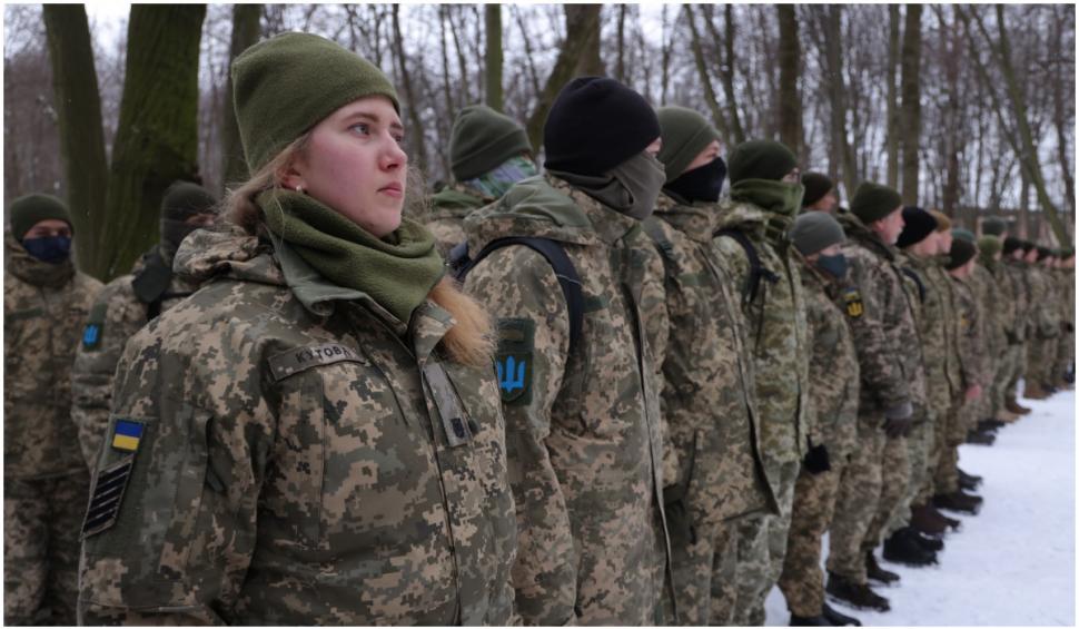 Femeile din Ucraina se pregătesc de război