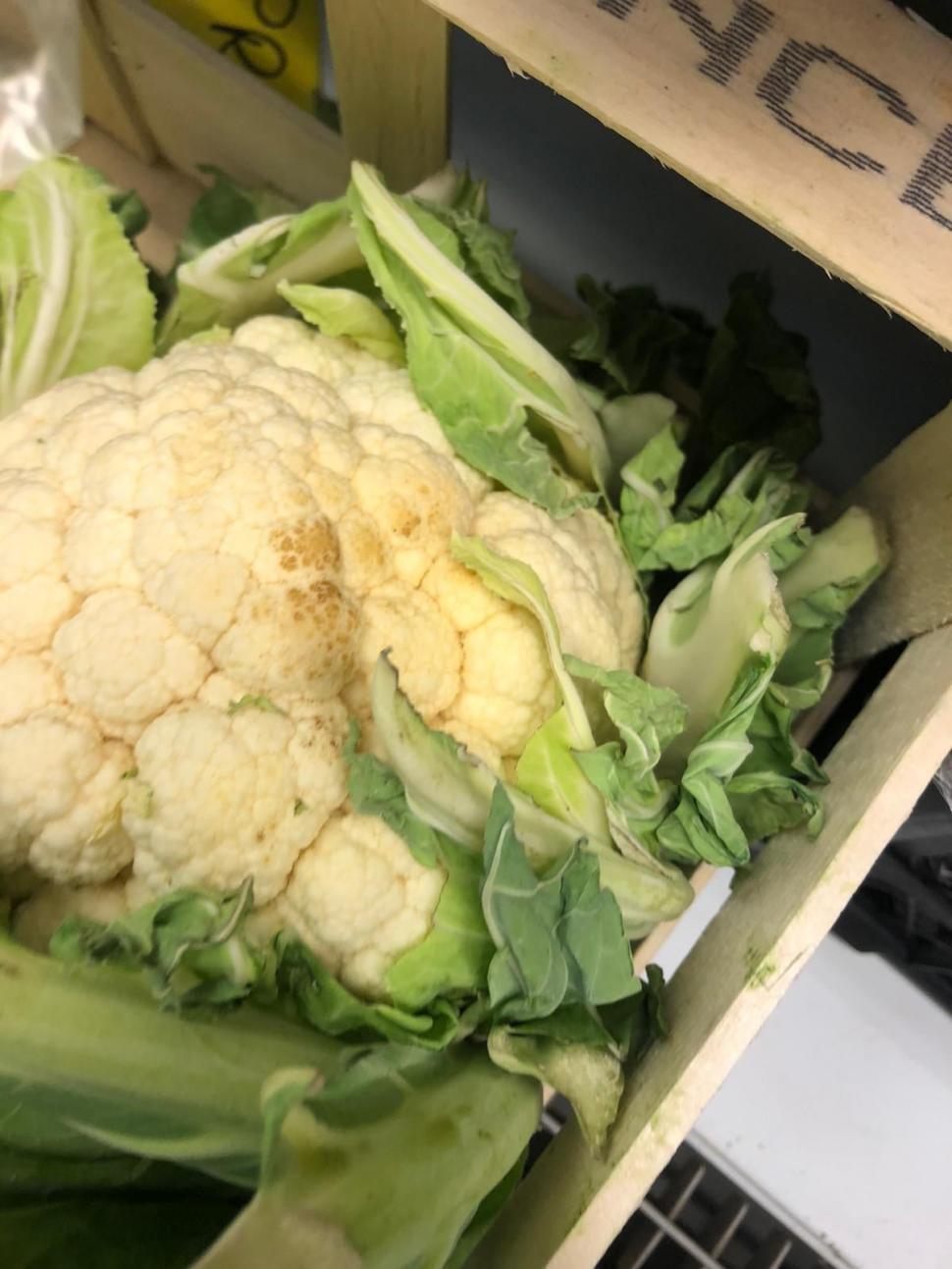 Gândaci, produse expirate și mizerie. Două supermarketuri din București au fost închise 749765