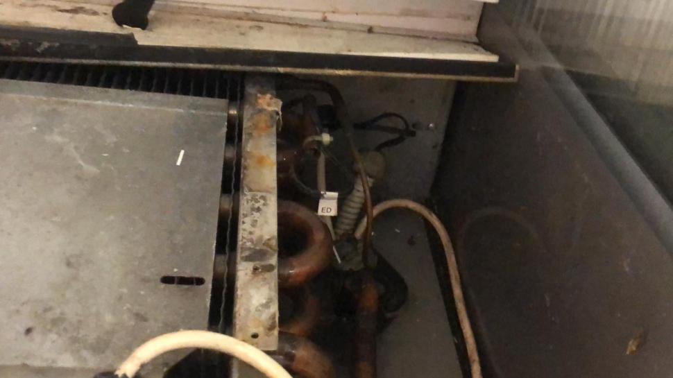 Gândaci, produse expirate și mizerie. Două supermarketuri din București au fost închise 749769