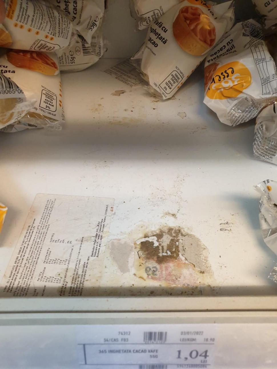 Gândaci, produse expirate și mizerie. Două supermarketuri din București au fost închise 749774