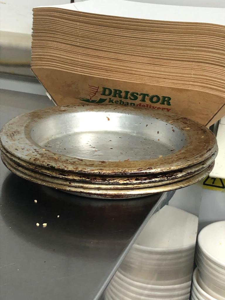 Restaurante dintr-un important mall din Capitală, închise temporar. Ce au găsit inspectorii ANPC în timpul controlului 749881