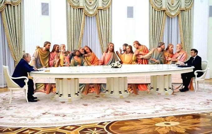 Val de glume după întâlnirea Putin - Macron, care a avut loc la o masă lungă de șase metri 749851