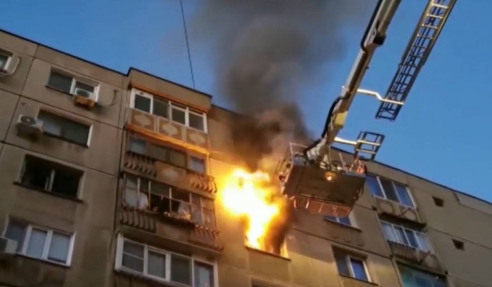 Incendiu puternic la un apartament din București