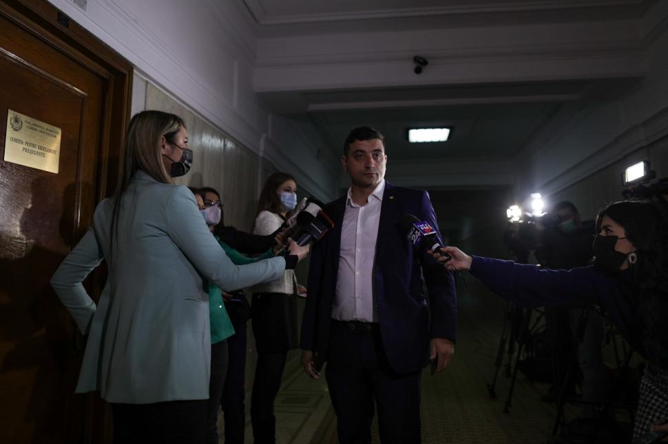 Un nou scandal în care este implicat liderul AUR, George Simion: "Ia-ţi maimuţa de aici!" 750003