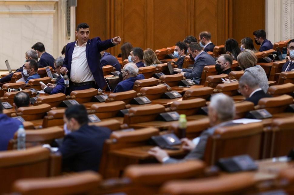 Un nou scandal în care este implicat liderul AUR, George Simion: "Ia-ţi maimuţa de aici!" 750004