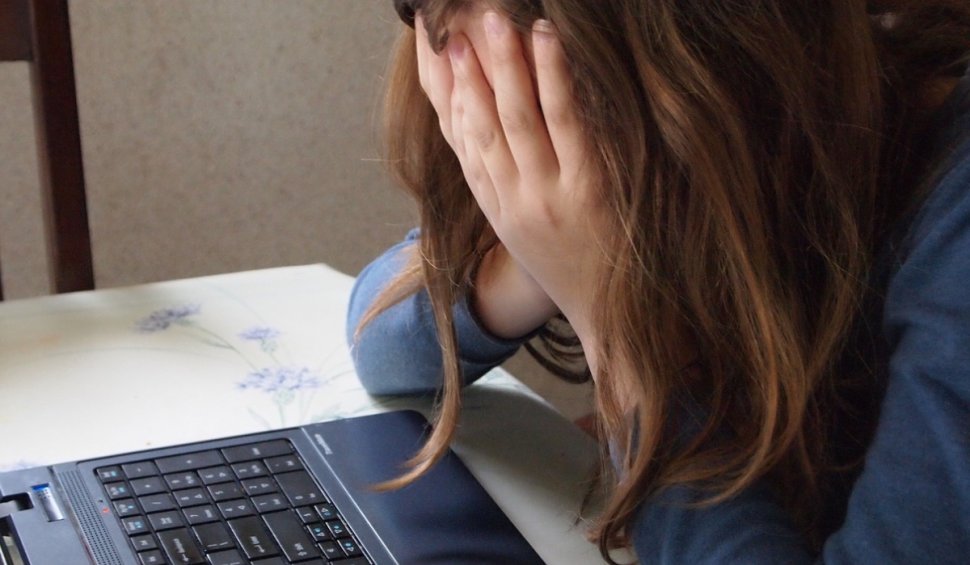 Un sfert dintre copiii români afirmă că li s-a spart contul de pe reţelele sociale sau cel de e-mail, transmite IGPR