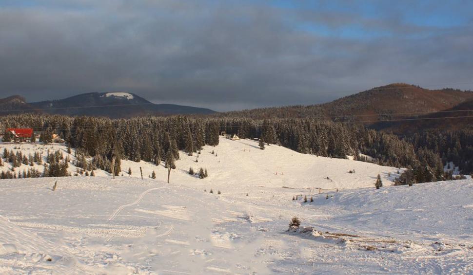 O stațiune montană din România a reintrat în circuitul turistic după 25 de ani. Unde și cum se pot distra turiștii iarna aceasta 750064