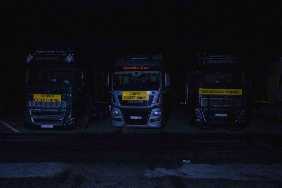 Convoaiele americane cu tehnică militară traversează România. Zece autocare cu soldați au ajuns în țară 750212