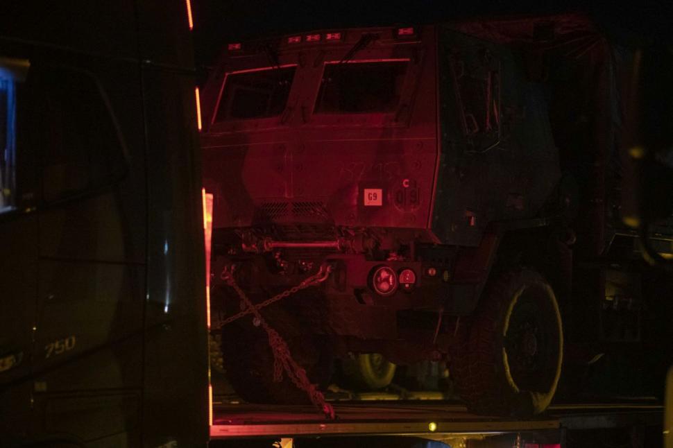 Convoaiele americane cu tehnică militară traversează România. Zece autocare cu soldați au ajuns în țară 750217