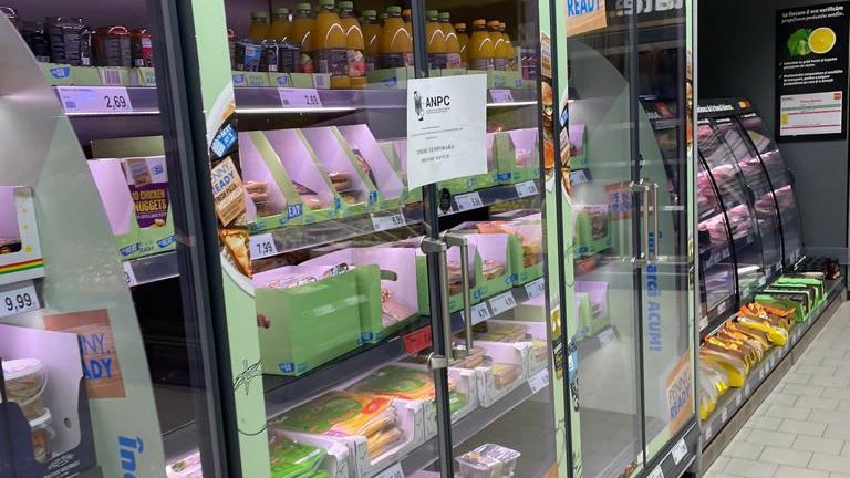 Inspectorii ANPC au găsit gândaci şi produse expirate în șase supermarketuri din Bucureşti