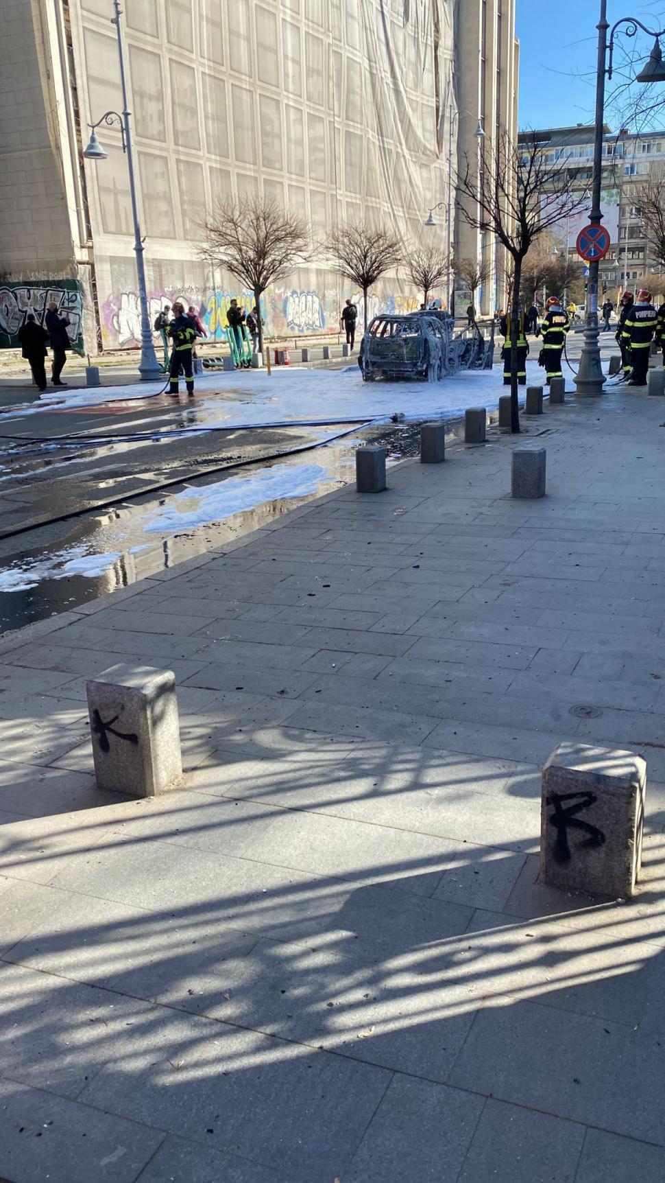 O mașină a luat foc pe Calea Victoriei din Capitală 750287
