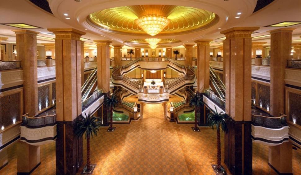 Românul care se căsătorește cu fosta iubită a lui Mazăre într-un palat din Dubai. Oameni din servicii, invitați la eveniment 750311