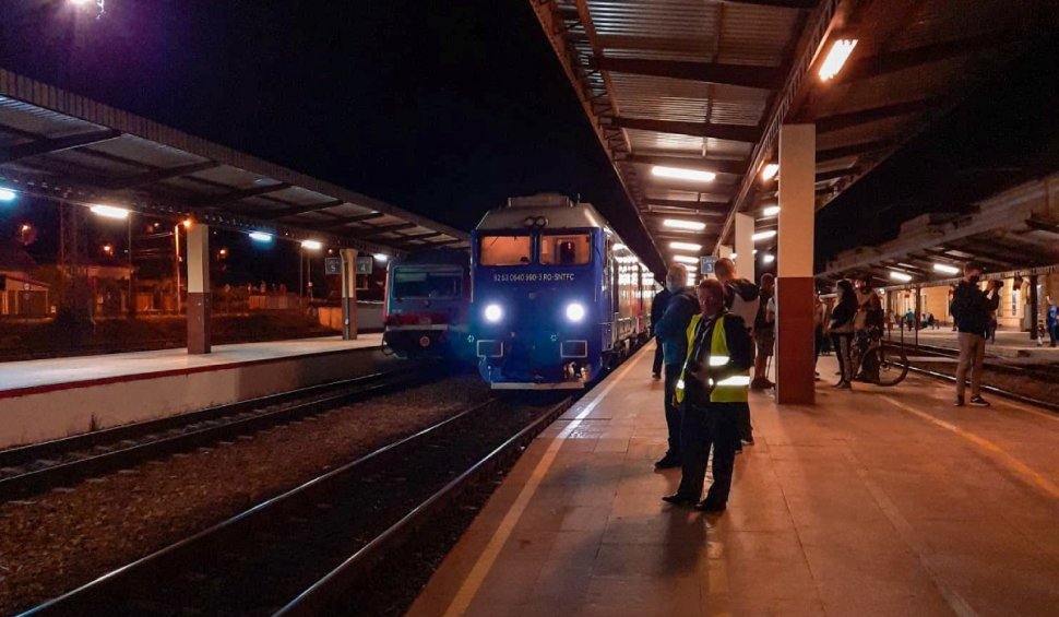Un tren pe ruta Bucureşti Nord - Cluj Napoca a întârziat 150 de minute. Au fost defecțiuni succesive la locomotivă