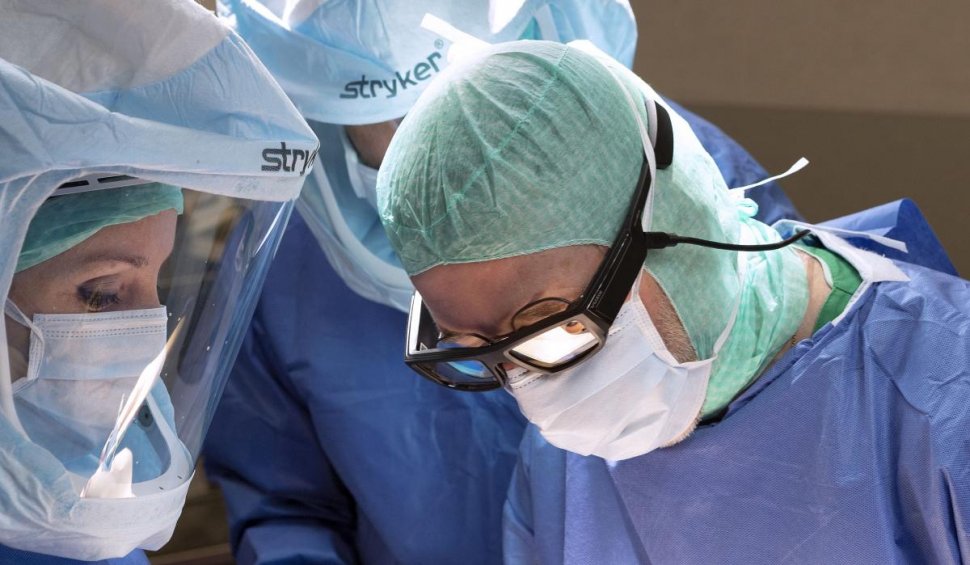 Amenzi de 30.000 de lei la spitalul din Miercurea-Ciuc unde trei pacienți și-au pierdut vederea după operație din cauza unei bacterii