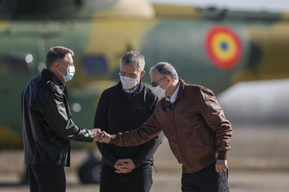 Klaus Iohannis, către şeful NATO: "Traversăm cea mai gravă criză de după căderea Cortinei de Fier. Prezența dvs dă dovadă de solidaritate" 750437