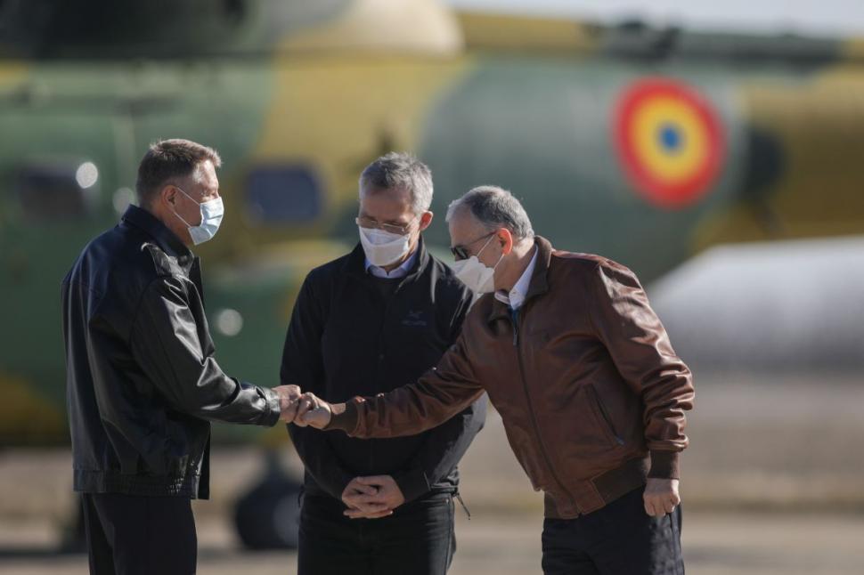 Klaus Iohannis vizitează baza militară împreună cu șefii NATO. Zi istorică pentru România 750429