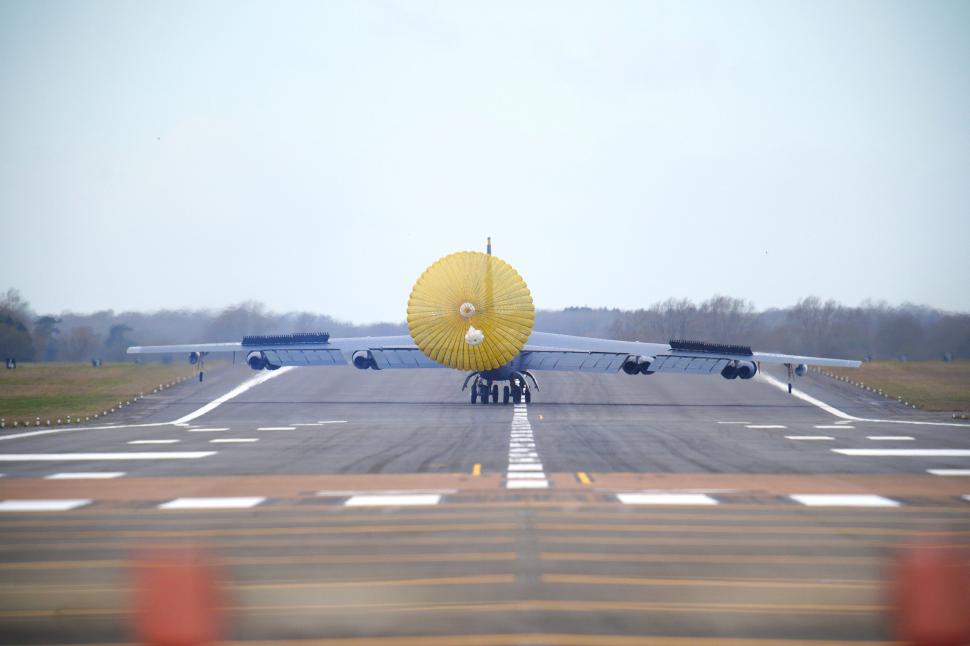 SUA au trimis bombardiere B-52 cu capabilități nucleare în Marea Britanie 750530