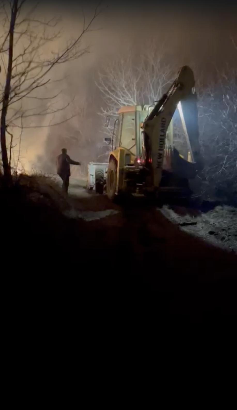 Incendii puternice de vegetație în două comune din Dolj. Sătenii au sărit în ajutorul pompierilor pentru a stinge focul 750667