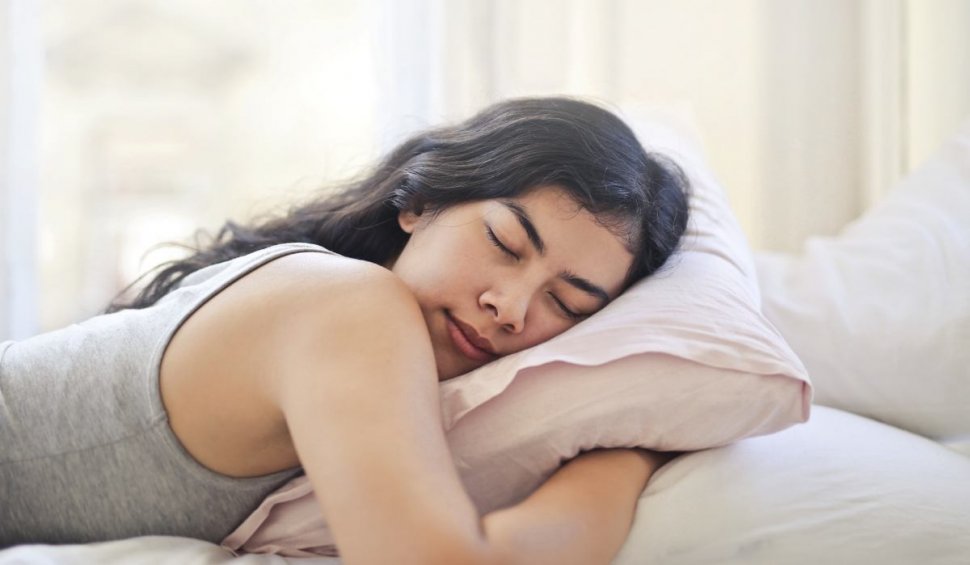 Somnul contribuie la scăderea în greutate. De câte ore de odihnă zilnică avem nevoie pentru a slăbi | Studiu