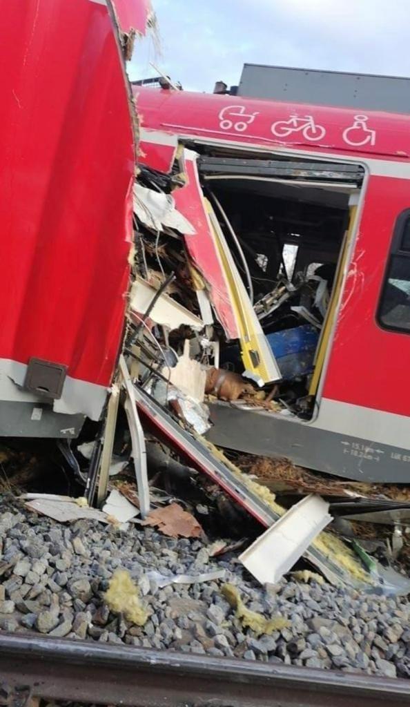 Două trenuri s-au ciocnit în Germania. Au fost confirmate primele victime 750914