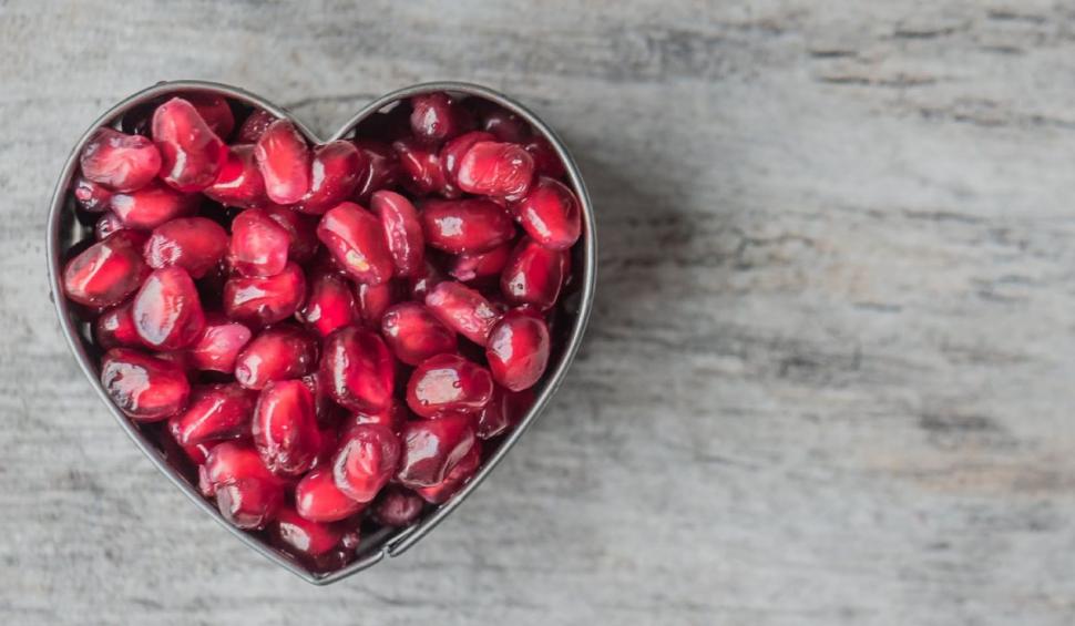 Tradiţii şi obiceiuri de Valentine's Day. Ce se întâmplă dacă tai un măr în jumătate de Ziua Îndrăgostiţilor 750816