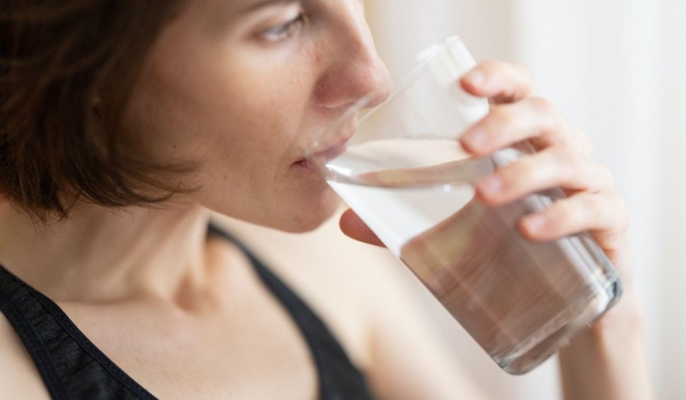 Importanţa calităţii apei pe care o consumaţi zilnic. Dr. Niţă: "Pot apărea tumori"