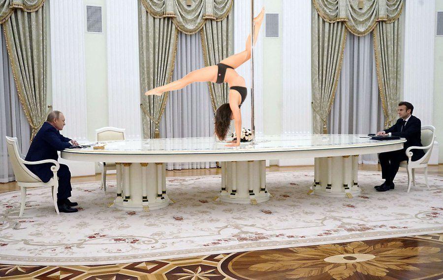 Imaginile cu uriașa masă la care Putin i-a așezat pe Macron și Scholz au făcut înconjorul lumii | Cine a construit-o și cât ar costa acum 751181