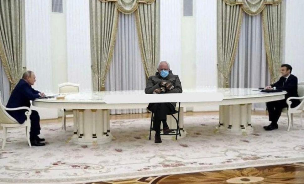 Imaginile cu uriașa masă la care Putin i-a așezat pe Macron și Scholz au făcut înconjorul lumii | Cine a construit-o și cât ar costa acum 751182