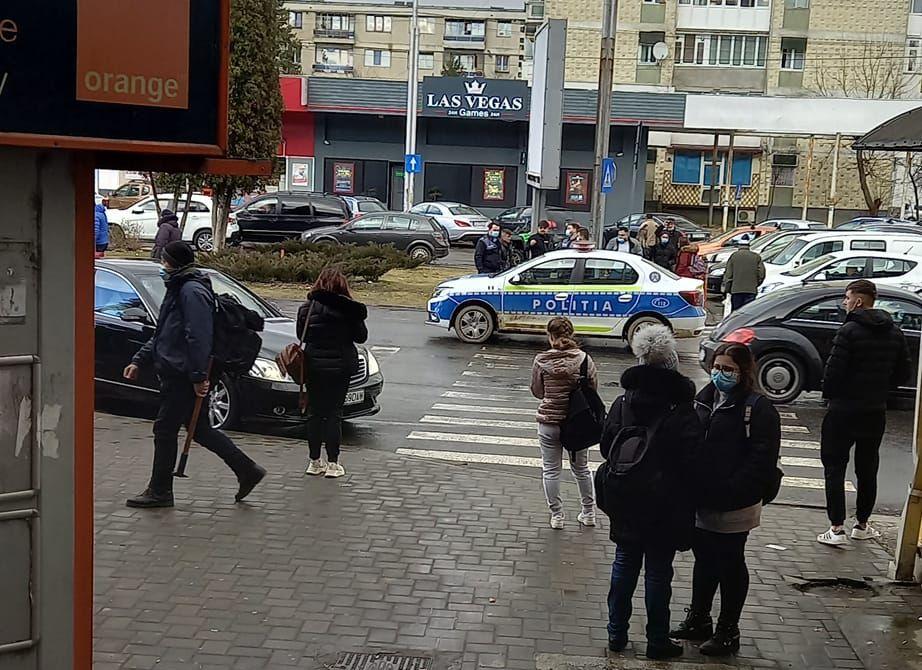 Un copil a fost lovit de o maşină de Poliţie pe trecerea de pietoni, în zona Gării din Bacău 751449