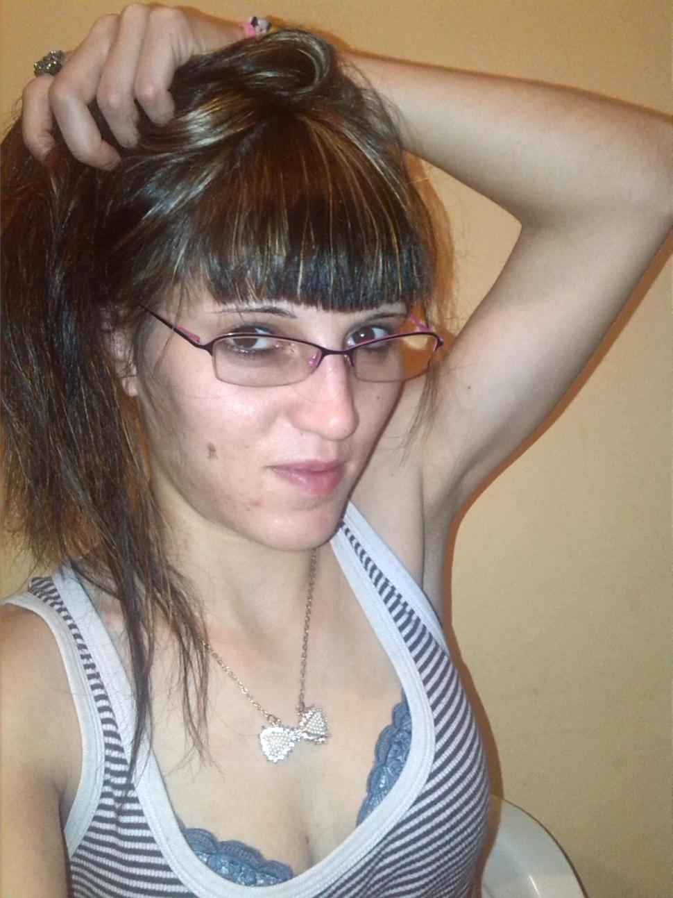 Delia, o tânără mămică, a fost omorâtă şi aruncată pe marginea unui drum, în Caraş-Severin 751415