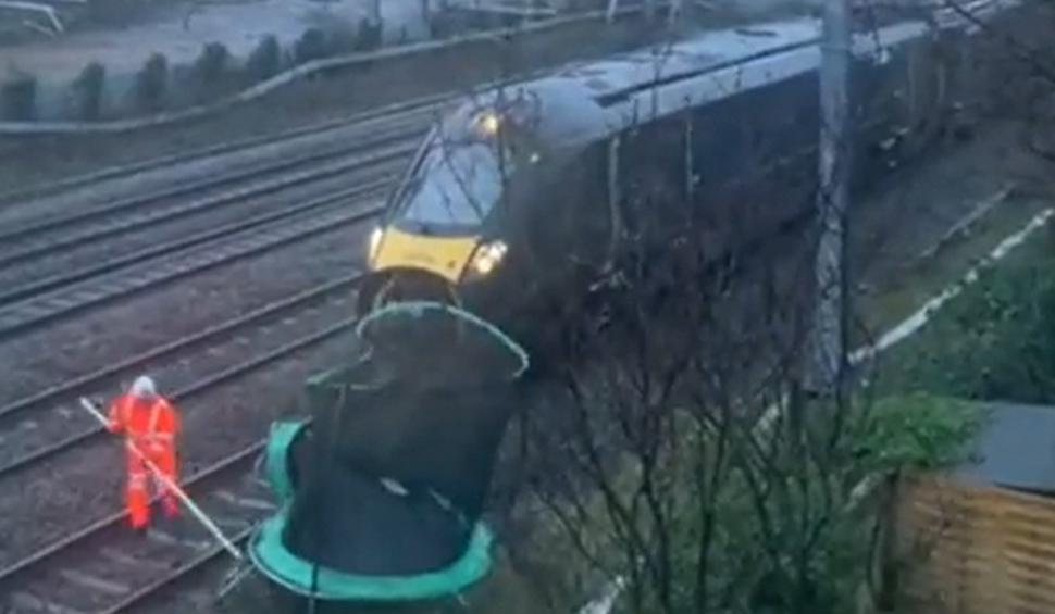 Furtunile care au făcut ravagii în Europa lovesc şi România. Meteorologii au emis cod portocaliu de vânt puternic 751493