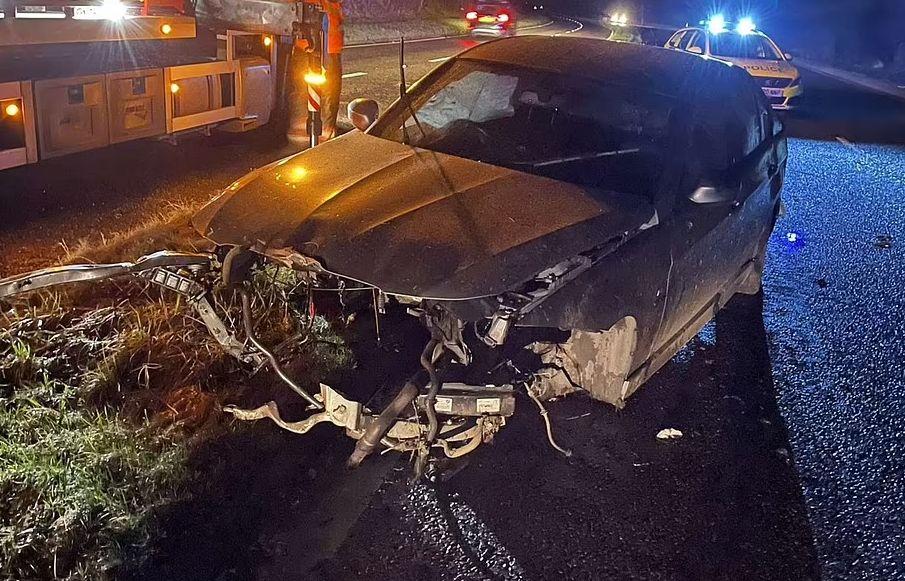 Marea Britanie, lovită de rafale de 160 de km/h. Imagini tulburătoare cu avionul echipei Manchester, împiedicat să aterizeze de vremea rea 751344