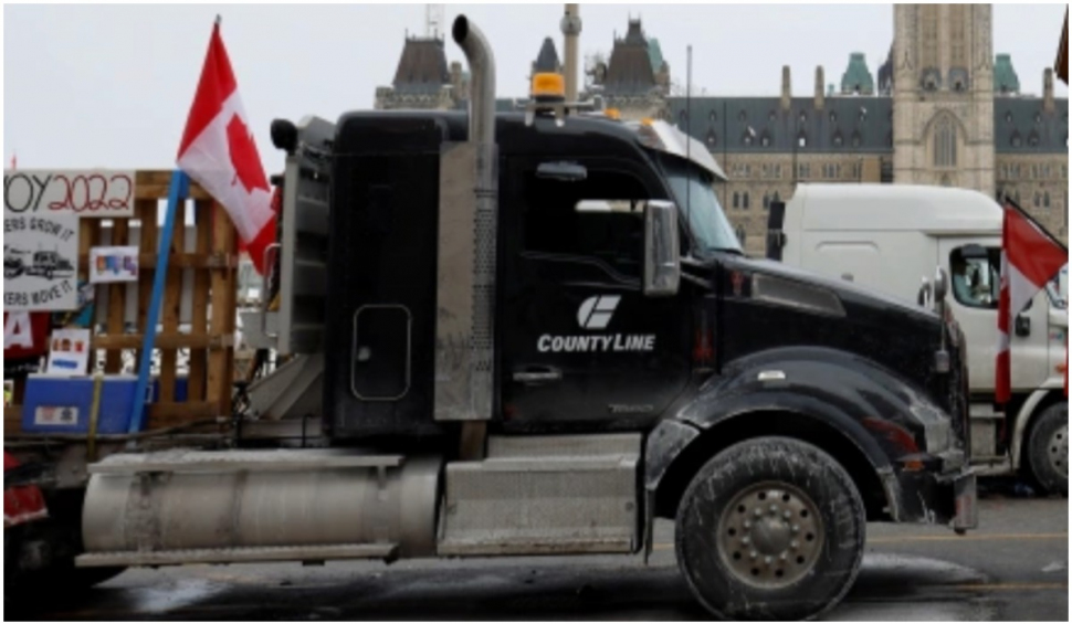Polițiștii canadieni îi amenință pe protestatarii din Ottawa cu arestarea, în încercarea de a elimina blocajul