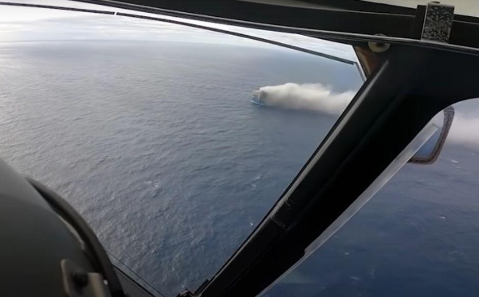 Felicity Ace, o navă cât două stadioane, plină cu mașini de lux, arde în derivă în Oceanul Atlantic I Imagini dramatice cu operațiunea de salvare a echipajului 751556