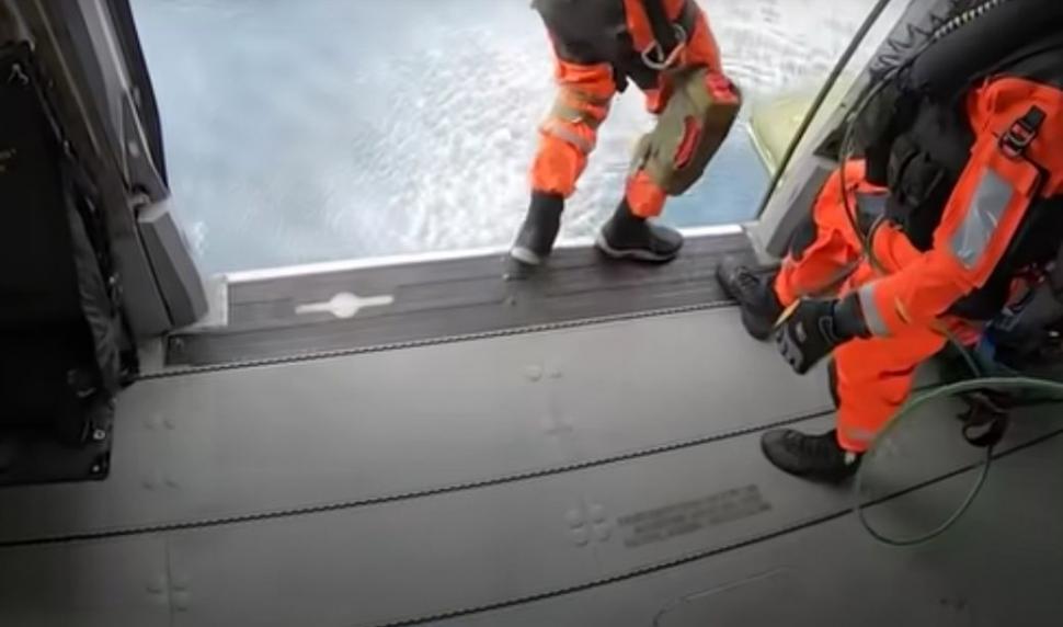 Felicity Ace, o navă cât două stadioane, plină cu mașini de lux, arde în derivă în Oceanul Atlantic I Imagini dramatice cu operațiunea de salvare a echipajului 751557