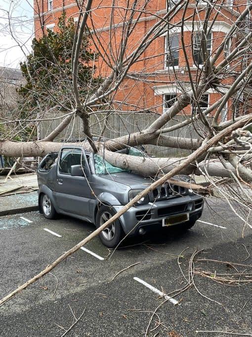 Imagini apocaliptice cu furtunile care au făcut ravagii în Europa. Vântul a depăşit 190 de kilometri pe oră 751652