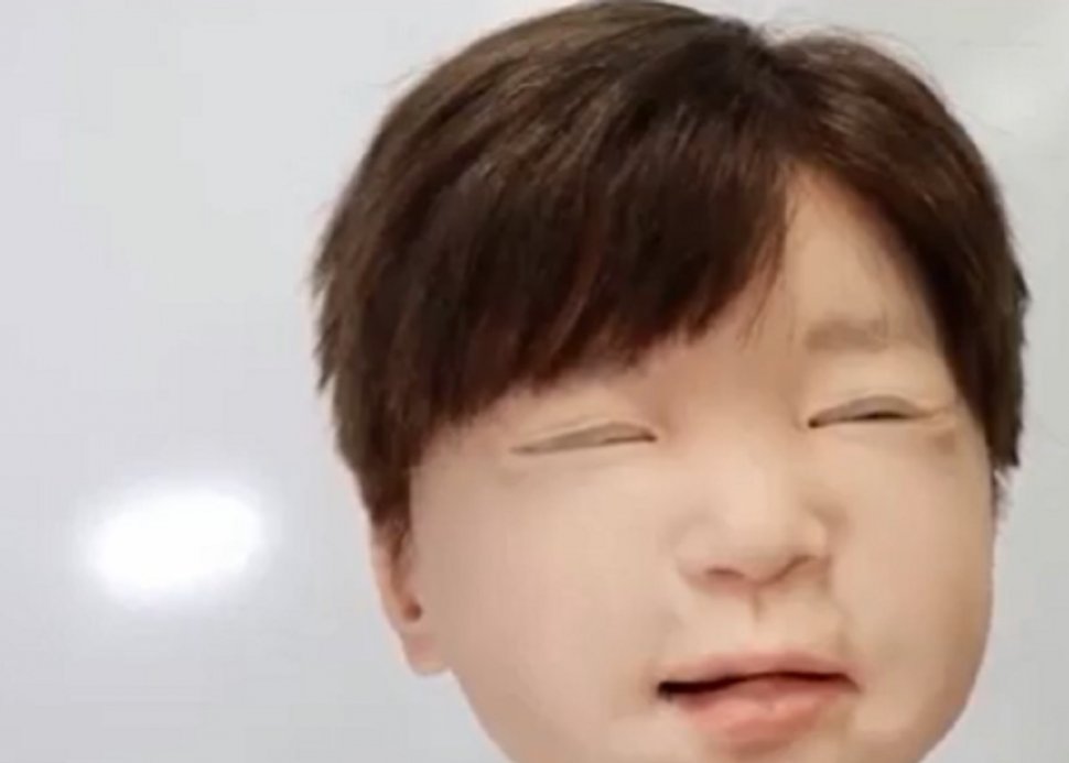 Nikola, copilul robot dezvoltat în Japonia, poate exprima şase emoții umane