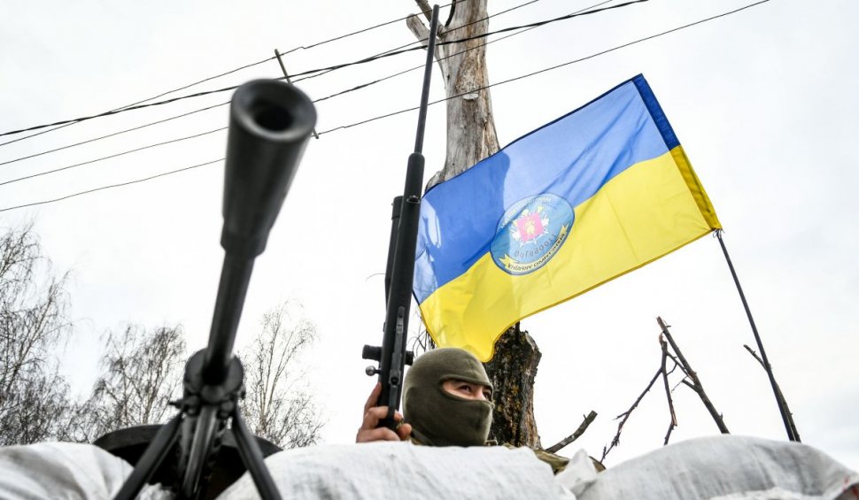 Armata din Ucraina anunţă că doi militari au fost ucişi şi alţi patru răniţi | România acordă asistenţă umanitară