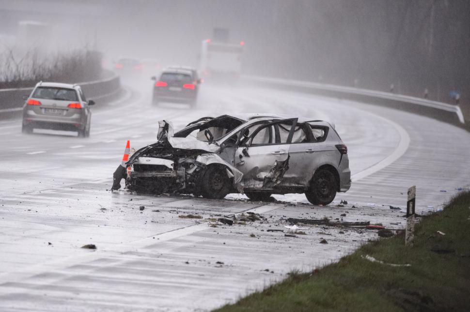 Cicloanele Zeynep și Eunice au devastat Europa și Marea Britanie. Cel puțin 14 oameni au murit. Meteorlogii avertizează: "Nu s-a terminat!" 751820