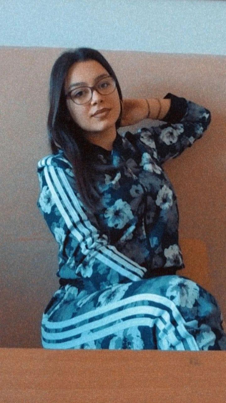 Altar de lumânări şi flori la şcoală pentru Ştefania, fata care a murit în braţele tatălui ei, salvator la SMURD 752039