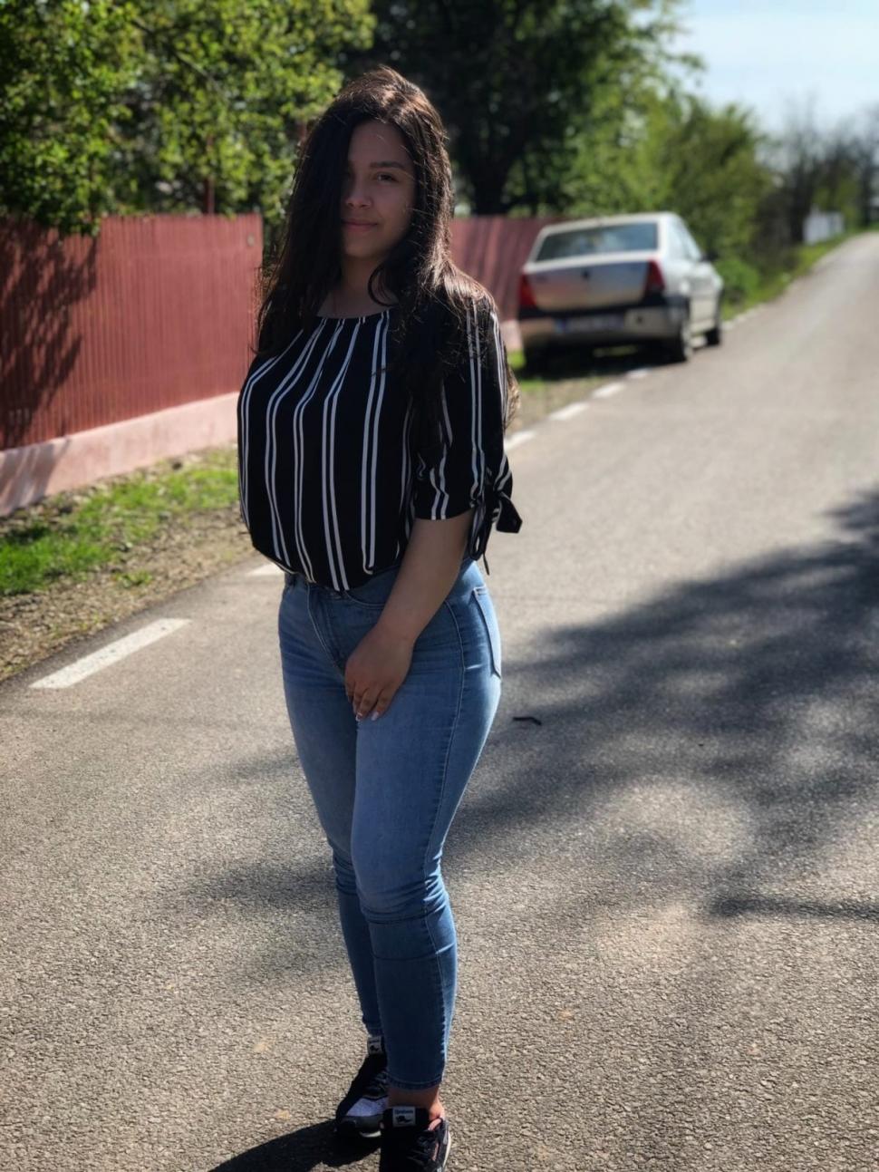 Ea e Ștefania, fata pompierului care a murit într-un accident de mașină. Tatăl a resuscitat-o, dar adolescenta a pierit câteva minute mai târziu la spital 752000