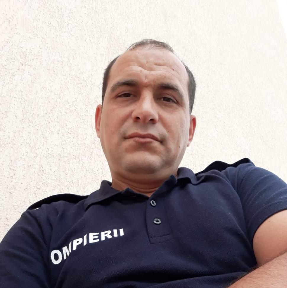 Ea e Ștefania, fata pompierului care a murit într-un accident de mașină. Tatăl a resuscitat-o, dar adolescenta a pierit câteva minute mai târziu la spital 752003