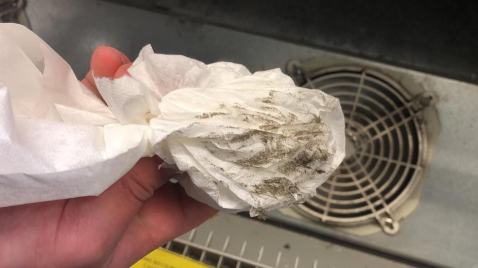 ANPC a controlat într-o zi 65 de magazine în întreaga ţară. În toate au fost găsite nereguli! 752265