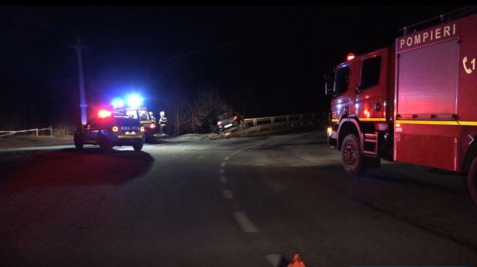 Un şofer s-a înfipt cu mașina în balustrada unui pod, după ce a derapat pe gheaţă la Lerești, în Argeș  752103