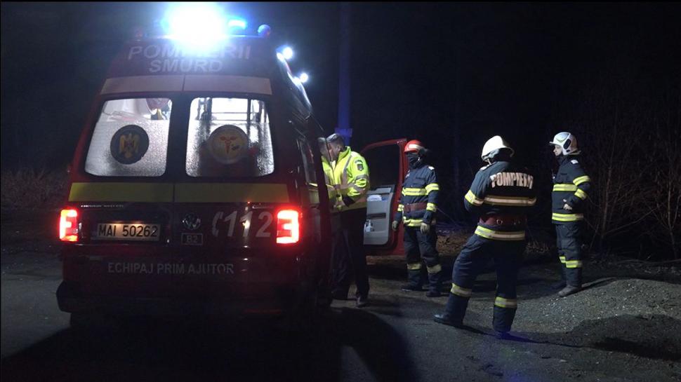 Un şofer s-a înfipt cu mașina în balustrada unui pod, după ce a derapat pe gheaţă la Lerești, în Argeș  752104