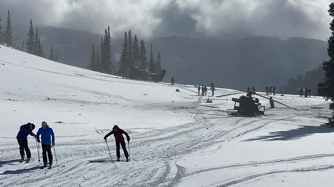 Două elicoptere Black Hawk s-au ciocnit în aer și s-au prăbușit pe o pârtie de schi din Utah