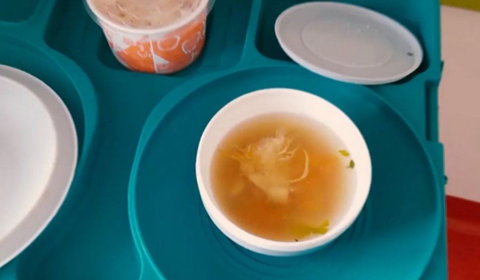 Supă de pui cu pene, mâncarea primită de o tânără mămică la spitalul din Baia Mare