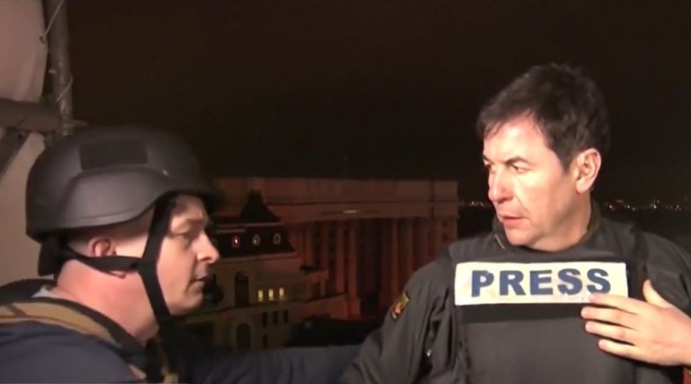 Corespondent CNN, surprins de bombardamentele din Kiev în timpul transmisiunii în direct: ”Rămâi cu mine!”