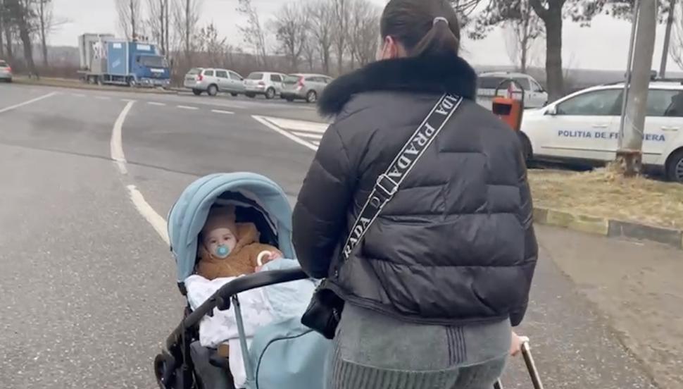 Mama care a trecut granița pe jos din Ucraina în România: ”Mi-am lăsat familia acolo. Nu mi-am luat nimic în afară de documente și copil” 752562